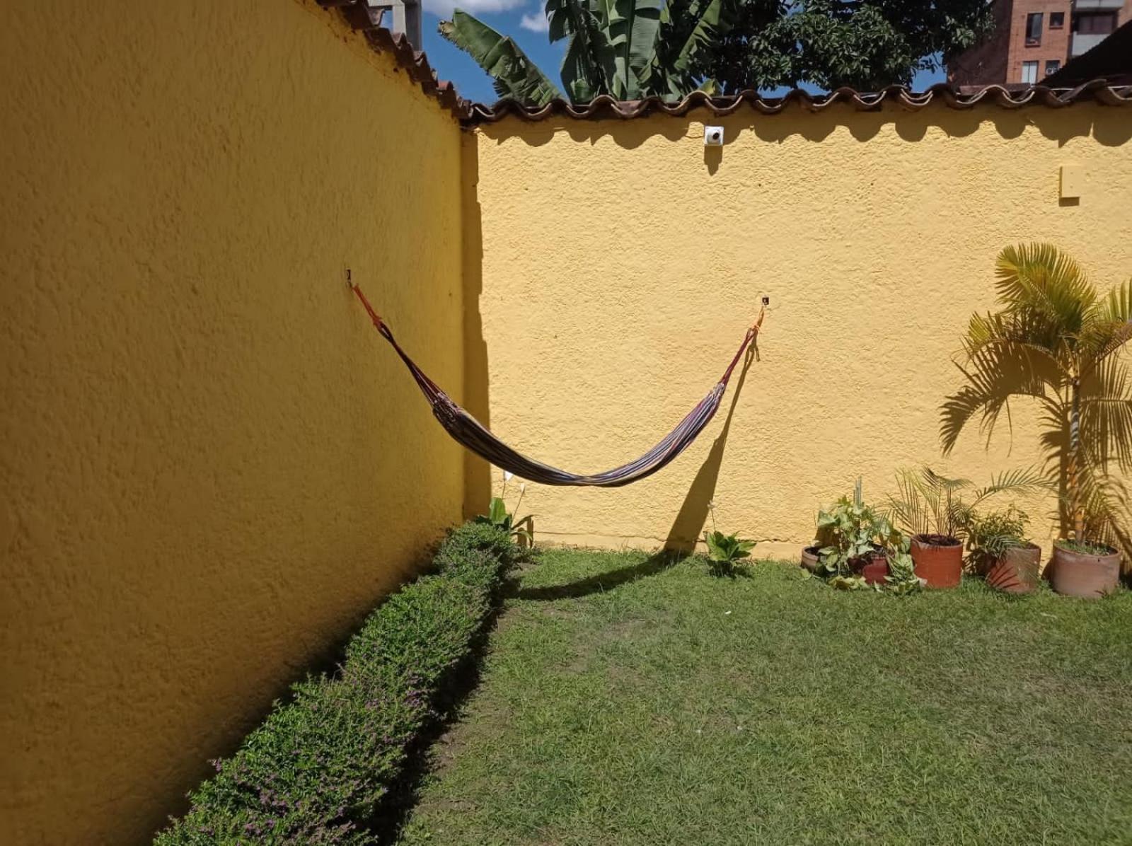 Yellow House Hostel Medellín Exterior foto