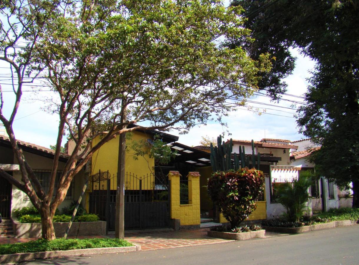 Yellow House Hostel Medellín Exterior foto